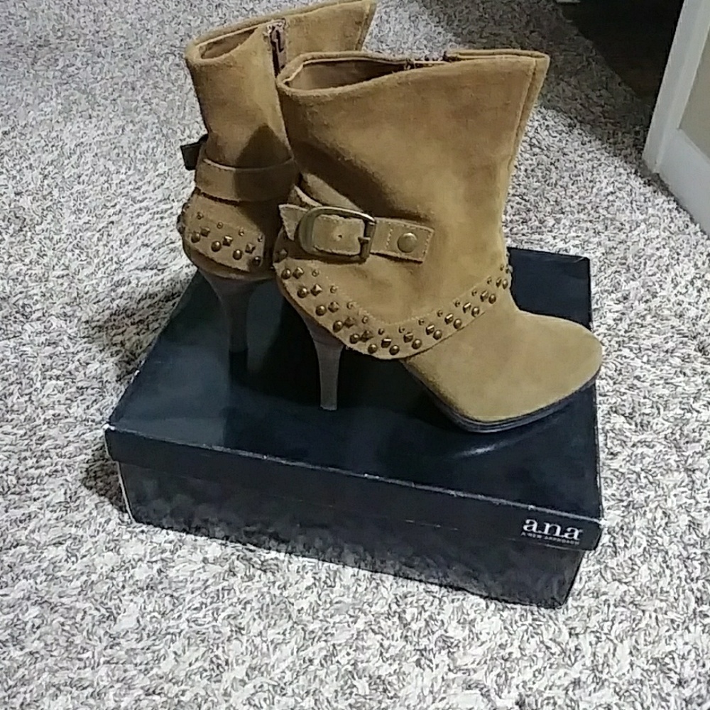 A.N.A boots